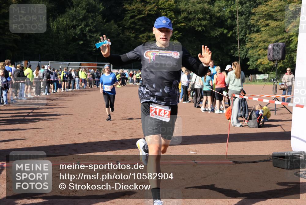 27.09.2026 - 35. Volkslauf durch das schöne Alstertal Strokosch-Dieckow http://msf.ph/oto/10582904 27.09.2026 11:32:04 Ziel 2142, 3420 meine-sportfotos.de