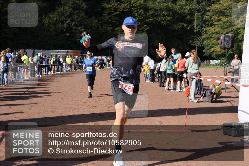 27.09.2026 - 35. Volkslauf durch das schöne Alstertal Strokosch-Dieckow http://msf.ph/oto/10582905 27.09.2026 11:32:04 Ziel 2142, 3420 meine-sportfotos.de