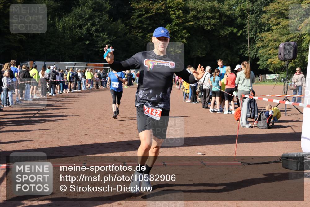 27.09.2026 - 35. Volkslauf durch das schöne Alstertal Strokosch-Dieckow http://msf.ph/oto/10582906 27.09.2026 11:32:04 Ziel 2142, 3420 meine-sportfotos.de
