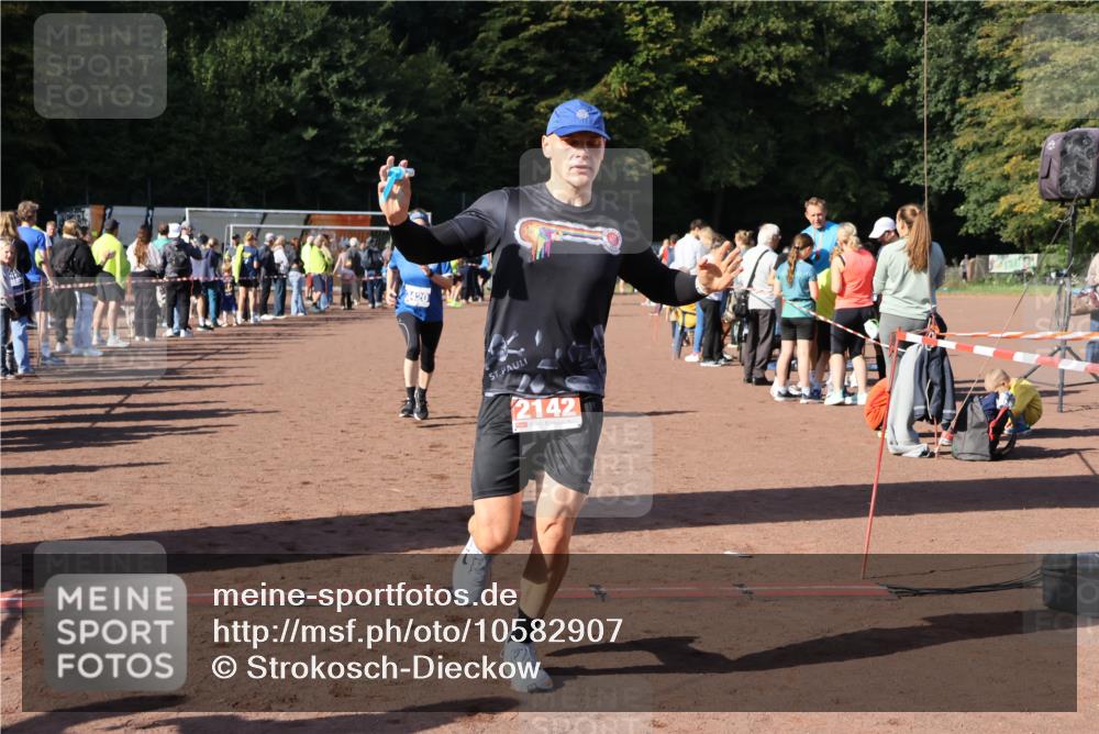 27.09.2026 - 35. Volkslauf durch das schöne Alstertal Strokosch-Dieckow http://msf.ph/oto/10582907 27.09.2026 11:32:04 Ziel 2142, 3420 meine-sportfotos.de