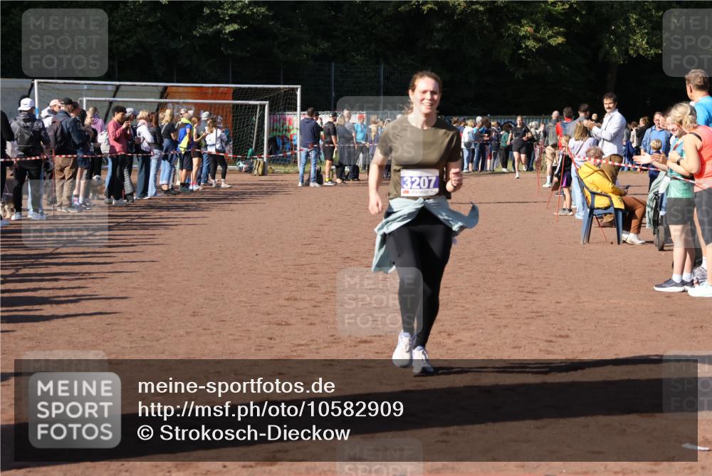 27.09.2026 - 35. Volkslauf durch das schöne Alstertal Strokosch-Dieckow http://msf.ph/oto/10582909 27.09.2026 11:27:17 Ziel 3207, 3994 meine-sportfotos.de