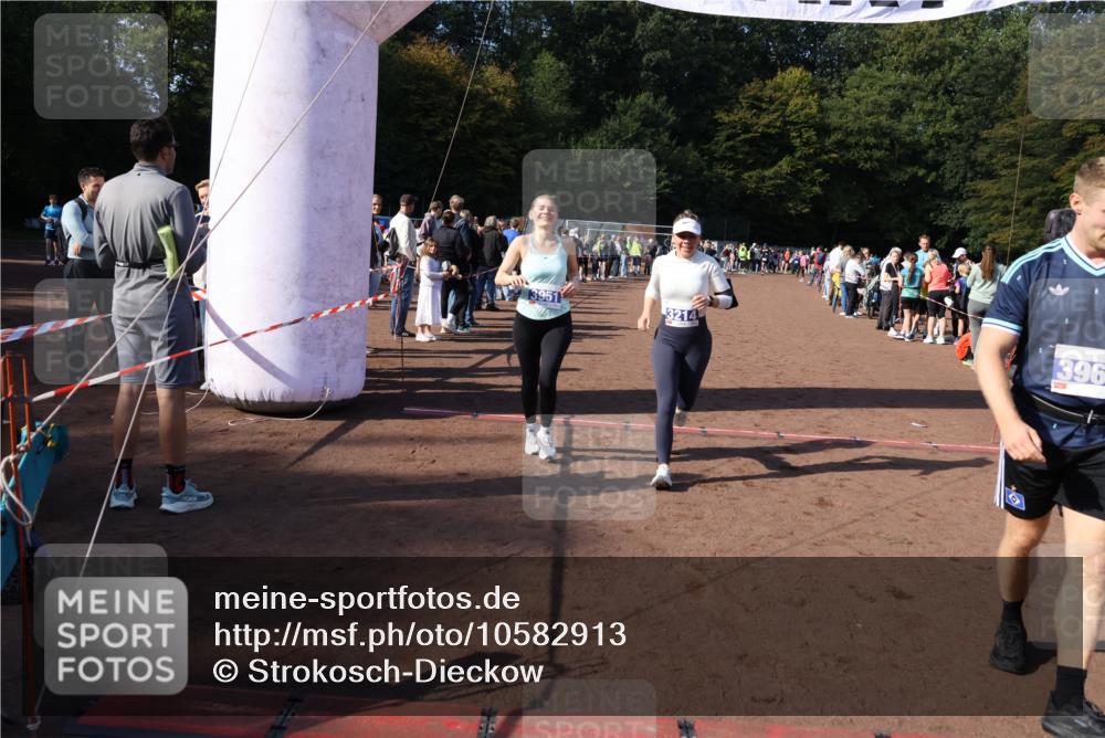 27.09.2026 - 35. Volkslauf durch das schöne Alstertal Strokosch-Dieckow http://msf.ph/oto/10582913 27.09.2026 11:31:54 Ziel 2216, 3214, 3370, 3951, 3960 meine-sportfotos.de