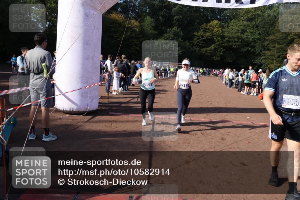 27.09.2026 - 35. Volkslauf durch das schöne Alstertal Strokosch-Dieckow http://msf.ph/oto/10582914 27.09.2026 11:31:54 Ziel 2216, 3214, 3370, 3951, 3960 meine-sportfotos.de