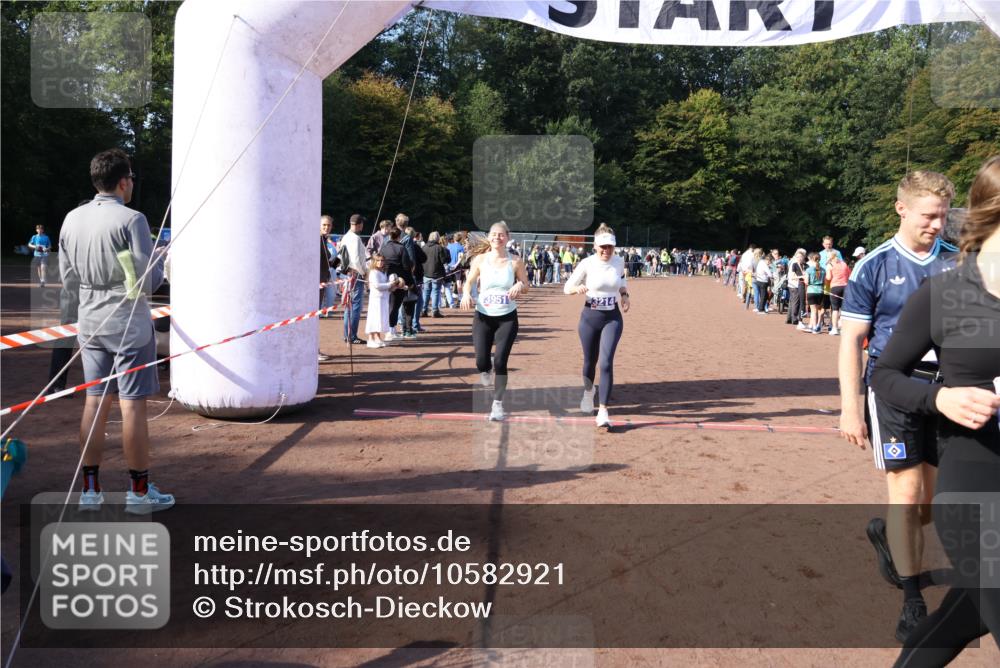 27.09.2026 - 35. Volkslauf durch das schöne Alstertal Strokosch-Dieckow http://msf.ph/oto/10582921 27.09.2026 11:31:54 Ziel 2216, 3214, 3370, 3951, 3960 meine-sportfotos.de
