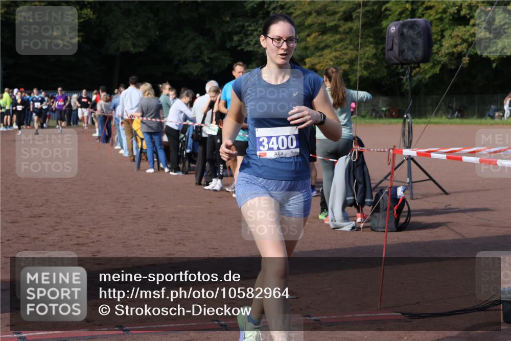 27.09.2026 - 35. Volkslauf durch das schöne Alstertal Strokosch-Dieckow http://msf.ph/oto/10582964 27.09.2026 11:31:36 Ziel 1424, 3245, 3400 meine-sportfotos.de