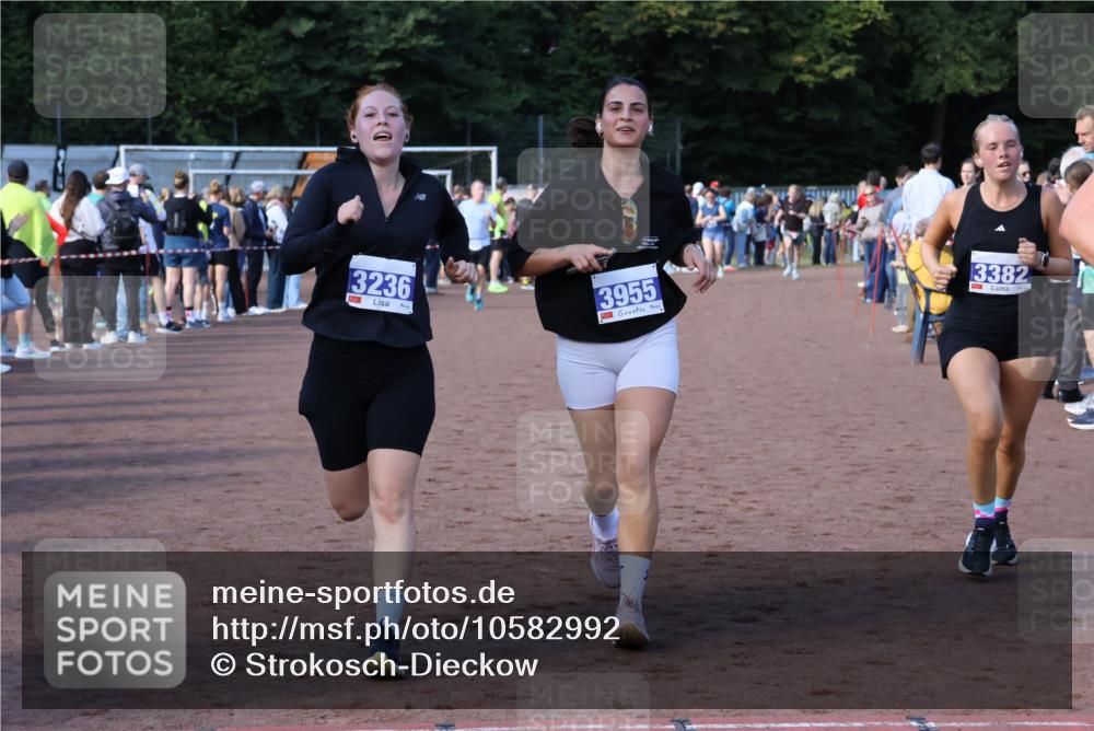 27.09.2026 - 35. Volkslauf durch das schöne Alstertal Strokosch-Dieckow http://msf.ph/oto/10582992 27.09.2026 11:31:22 Ziel 1420, 3095, 3236, 3382, 3955 meine-sportfotos.de