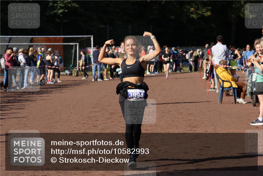 27.09.2026 - 35. Volkslauf durch das schöne Alstertal Strokosch-Dieckow http://msf.ph/oto/10582993 27.09.2026 11:27:13 Ziel 3207, 3994 meine-sportfotos.de