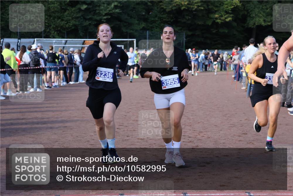 27.09.2026 - 35. Volkslauf durch das schöne Alstertal Strokosch-Dieckow http://msf.ph/oto/10582995 27.09.2026 11:31:22 Ziel 1420, 3095, 3236, 3382, 3955 meine-sportfotos.de