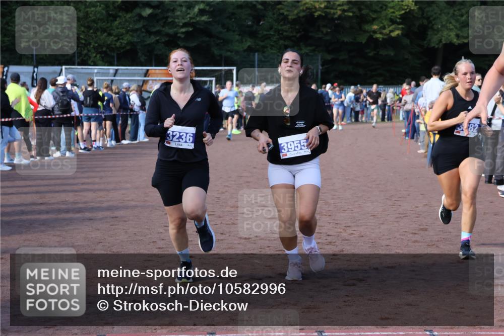 27.09.2026 - 35. Volkslauf durch das schöne Alstertal Strokosch-Dieckow http://msf.ph/oto/10582996 27.09.2026 11:31:22 Ziel 1420, 3095, 3236, 3382, 3955 meine-sportfotos.de