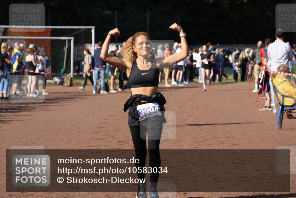 27.09.2026 - 35. Volkslauf durch das schöne Alstertal Strokosch-Dieckow http://msf.ph/oto/10583034 27.09.2026 11:27:13 Ziel 3207, 3994 meine-sportfotos.de