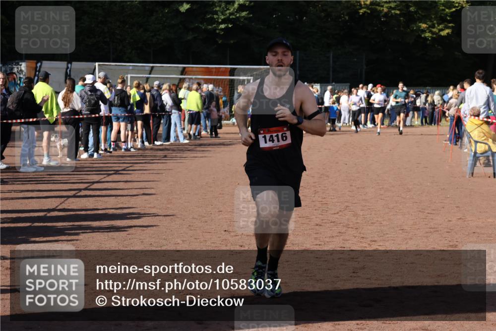 27.09.2026 - 35. Volkslauf durch das schöne Alstertal Strokosch-Dieckow http://msf.ph/oto/10583037 27.09.2026 11:30:58 Ziel 1416 meine-sportfotos.de