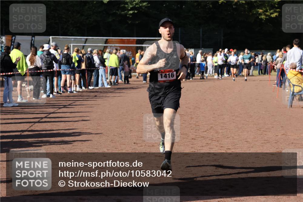 27.09.2026 - 35. Volkslauf durch das schöne Alstertal Strokosch-Dieckow http://msf.ph/oto/10583042 27.09.2026 11:30:58 Ziel 1416 meine-sportfotos.de