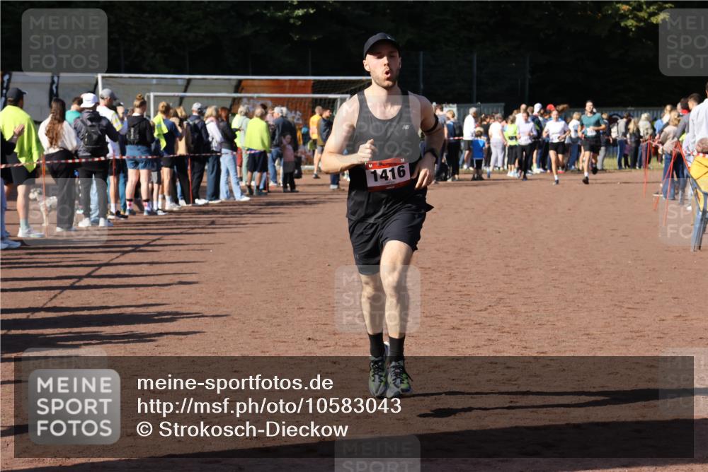 27.09.2026 - 35. Volkslauf durch das schöne Alstertal Strokosch-Dieckow http://msf.ph/oto/10583043 27.09.2026 11:30:58 Ziel 1416 meine-sportfotos.de