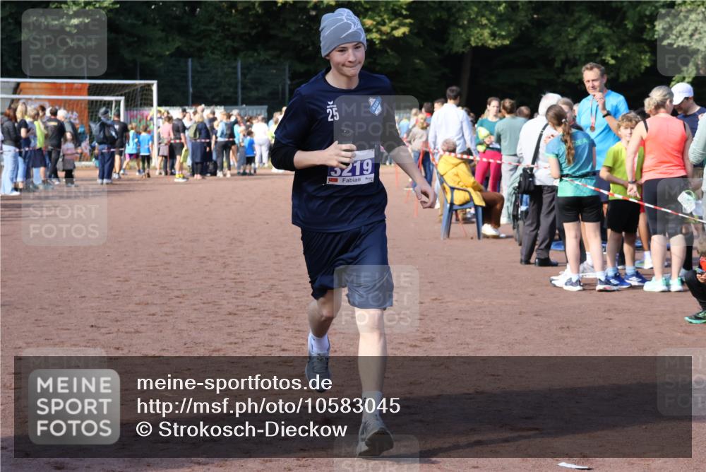 27.09.2026 - 35. Volkslauf durch das schöne Alstertal Strokosch-Dieckow http://msf.ph/oto/10583045 27.09.2026 11:30:47 Ziel 3219 meine-sportfotos.de