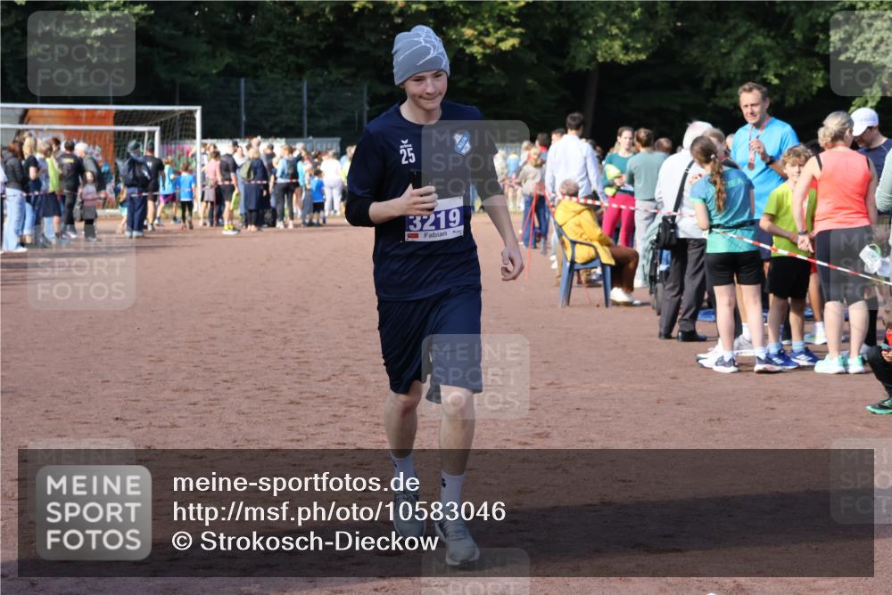 27.09.2026 - 35. Volkslauf durch das schöne Alstertal Strokosch-Dieckow http://msf.ph/oto/10583046 27.09.2026 11:30:47 Ziel 3219 meine-sportfotos.de