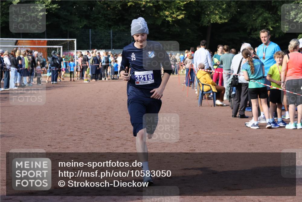 27.09.2026 - 35. Volkslauf durch das schöne Alstertal Strokosch-Dieckow http://msf.ph/oto/10583050 27.09.2026 11:30:46 Ziel 3219 meine-sportfotos.de