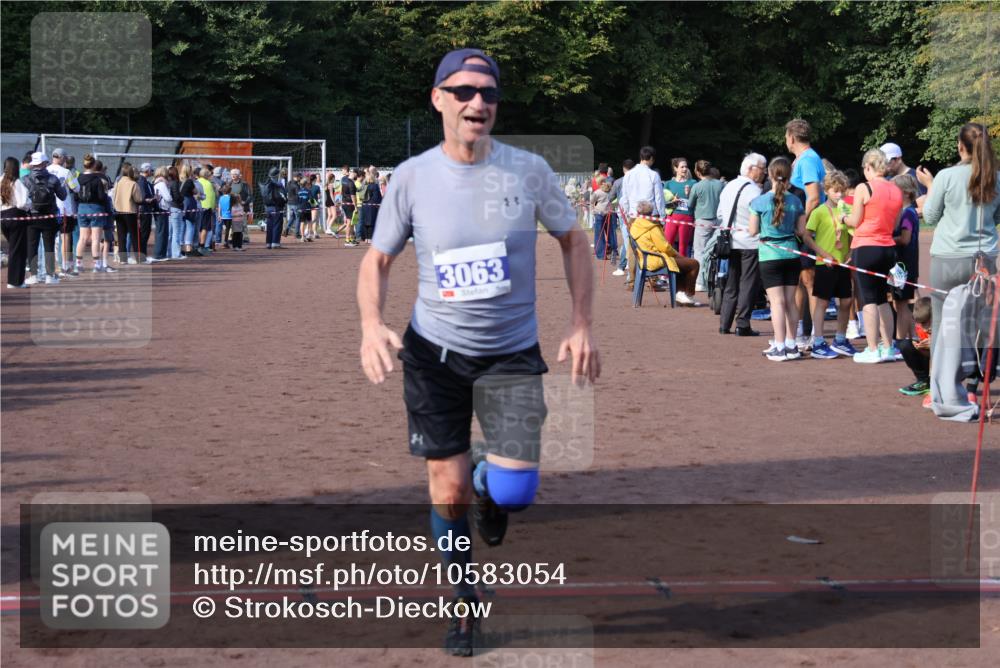 27.09.2026 - 35. Volkslauf durch das schöne Alstertal Strokosch-Dieckow http://msf.ph/oto/10583054 27.09.2026 11:30:41 Ziel 3063, 3219, 3972 meine-sportfotos.de