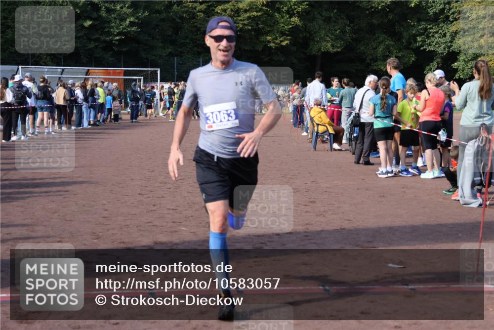 27.09.2026 - 35. Volkslauf durch das schöne Alstertal Strokosch-Dieckow http://msf.ph/oto/10583057 27.09.2026 11:30:41 Ziel 3063, 3219, 3972 meine-sportfotos.de