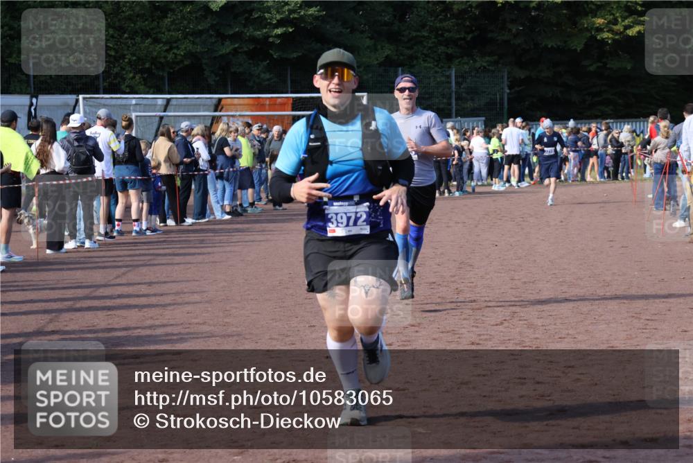 27.09.2026 - 35. Volkslauf durch das schöne Alstertal Strokosch-Dieckow http://msf.ph/oto/10583065 27.09.2026 11:30:38 Ziel 1415, 3063, 3972 meine-sportfotos.de