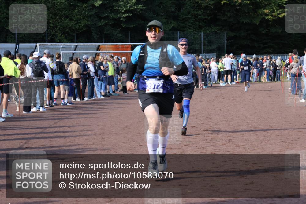 27.09.2026 - 35. Volkslauf durch das schöne Alstertal Strokosch-Dieckow http://msf.ph/oto/10583070 27.09.2026 11:30:38 Ziel 1415, 3063, 3972 meine-sportfotos.de