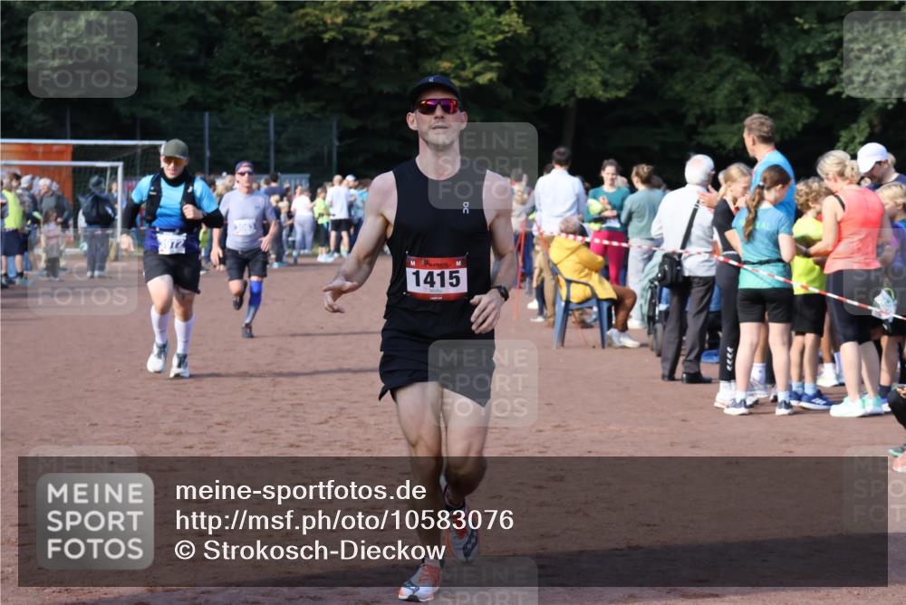 27.09.2026 - 35. Volkslauf durch das schöne Alstertal Strokosch-Dieckow http://msf.ph/oto/10583076 27.09.2026 11:30:36 Ziel 1415, 3063, 3972 meine-sportfotos.de