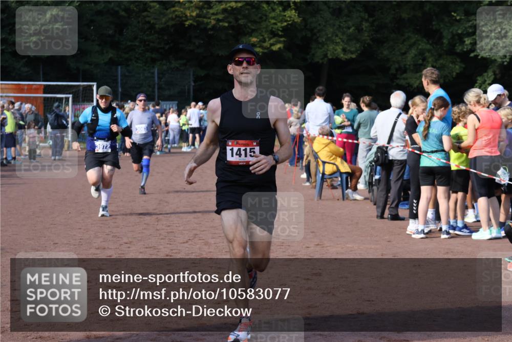 27.09.2026 - 35. Volkslauf durch das schöne Alstertal Strokosch-Dieckow http://msf.ph/oto/10583077 27.09.2026 11:30:36 Ziel 1415, 3063, 3972 meine-sportfotos.de