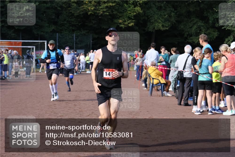 27.09.2026 - 35. Volkslauf durch das schöne Alstertal Strokosch-Dieckow http://msf.ph/oto/10583081 27.09.2026 11:30:35 Ziel 1415, 3063, 3275, 3972 meine-sportfotos.de