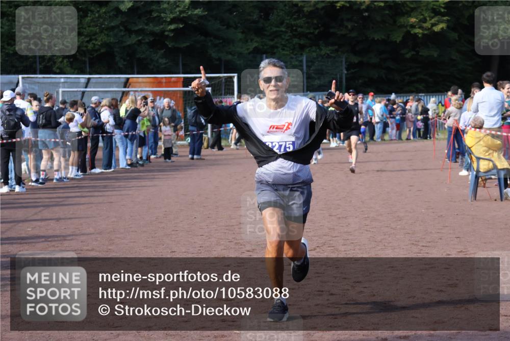 27.09.2026 - 35. Volkslauf durch das schöne Alstertal Strokosch-Dieckow http://msf.ph/oto/10583088 27.09.2026 11:30:30 Ziel 1415, 3275 meine-sportfotos.de