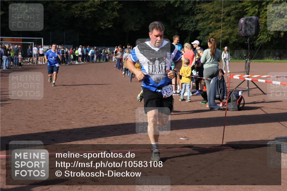 27.09.2026 - 35. Volkslauf durch das schöne Alstertal Strokosch-Dieckow http://msf.ph/oto/10583108 27.09.2026 11:30:06 Ziel 1414, 3142, 3329, 3347 meine-sportfotos.de