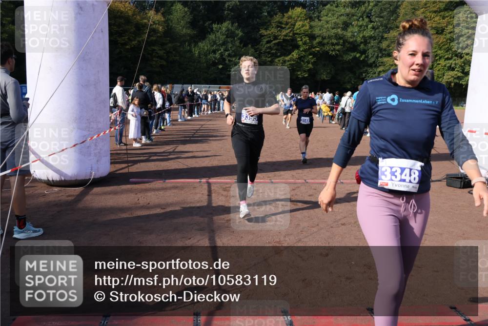 27.09.2026 - 35. Volkslauf durch das schöne Alstertal Strokosch-Dieckow http://msf.ph/oto/10583119 27.09.2026 11:30:02 Ziel 1414, 3142, 3250, 3347, 3348, 3395 meine-sportfotos.de