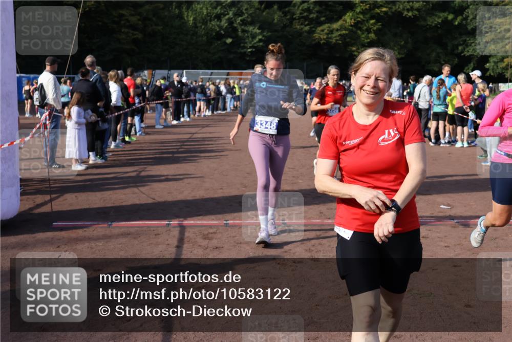27.09.2026 - 35. Volkslauf durch das schöne Alstertal Strokosch-Dieckow http://msf.ph/oto/10583122 27.09.2026 11:29:59 Ziel 1414, 3020, 3142, 3250, 3347, 3348, 3395, 3985 meine-sportfotos.de