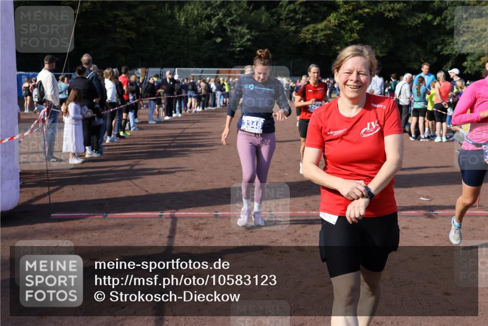 27.09.2026 - 35. Volkslauf durch das schöne Alstertal Strokosch-Dieckow http://msf.ph/oto/10583123 27.09.2026 11:29:59 Ziel 1414, 3020, 3142, 3250, 3347, 3348, 3395, 3985 meine-sportfotos.de