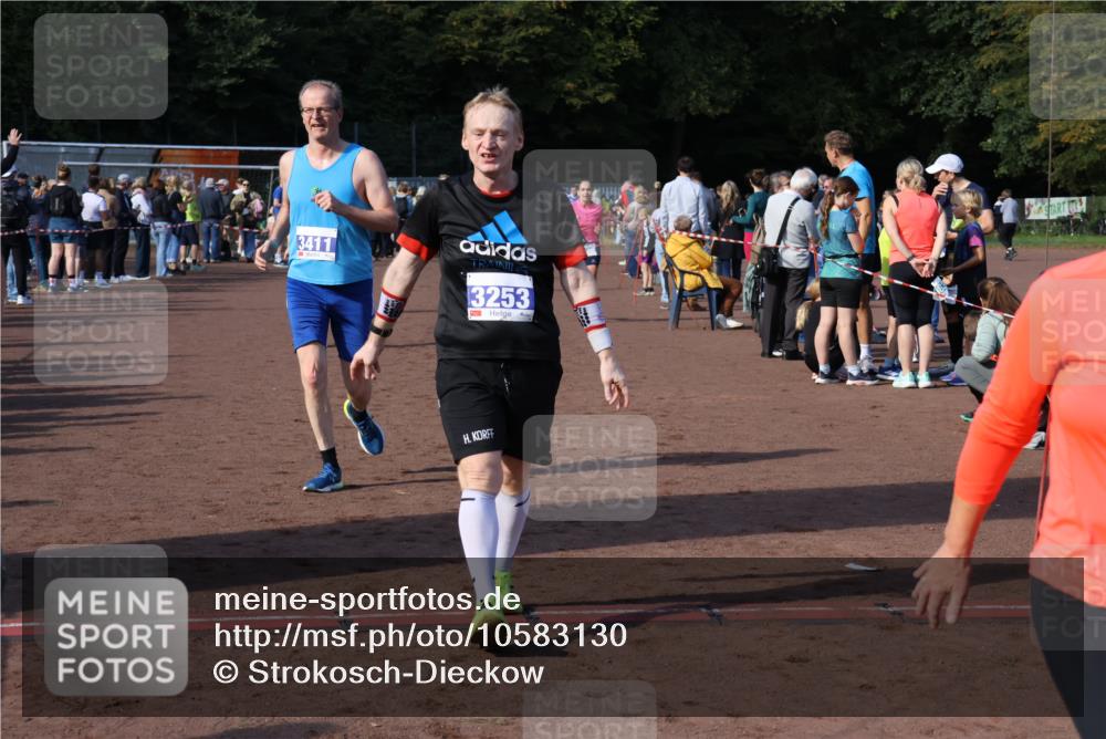 27.09.2026 - 35. Volkslauf durch das schöne Alstertal Strokosch-Dieckow http://msf.ph/oto/10583130 27.09.2026 11:29:52 Ziel 3020, 3250, 3253, 3263, 3348, 3395, 3411, 3413, 3985 meine-sportfotos.de