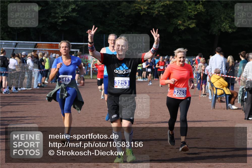 27.09.2026 - 35. Volkslauf durch das schöne Alstertal Strokosch-Dieckow http://msf.ph/oto/10583156 27.09.2026 11:29:49 Ziel 3012, 3020, 3241, 3253, 3263, 3411, 3413, 3985 meine-sportfotos.de