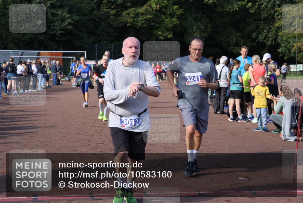27.09.2026 - 35. Volkslauf durch das schöne Alstertal Strokosch-Dieckow http://msf.ph/oto/10583160 27.09.2026 11:29:46 Ziel 3012, 3241, 3253, 3263, 3281, 3411, 3413 meine-sportfotos.de