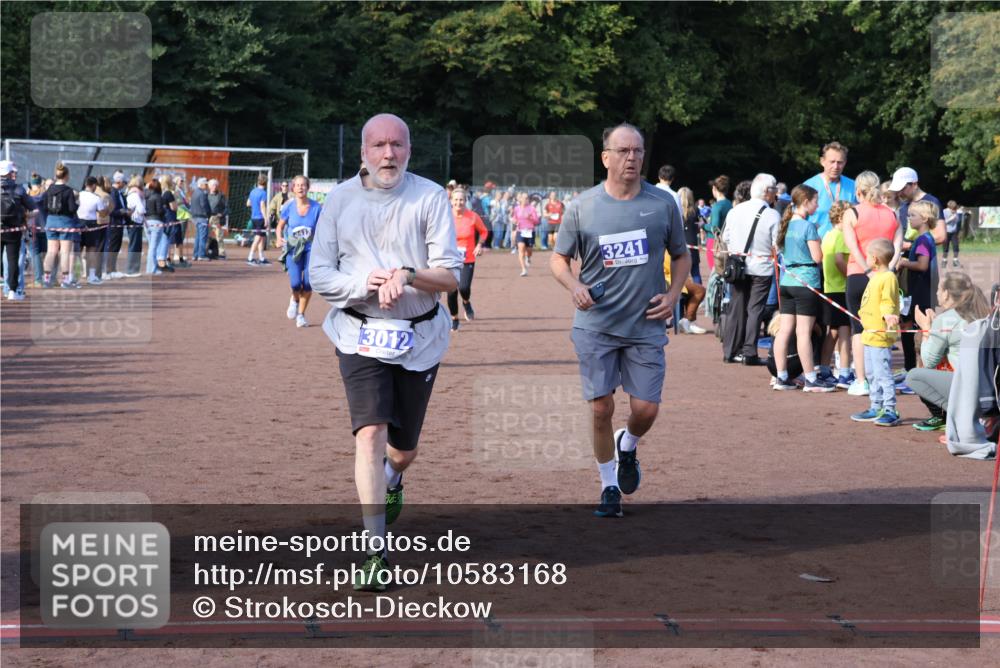 27.09.2026 - 35. Volkslauf durch das schöne Alstertal Strokosch-Dieckow http://msf.ph/oto/10583168 27.09.2026 11:29:46 Ziel 3012, 3241, 3253, 3263, 3281, 3411, 3413 meine-sportfotos.de