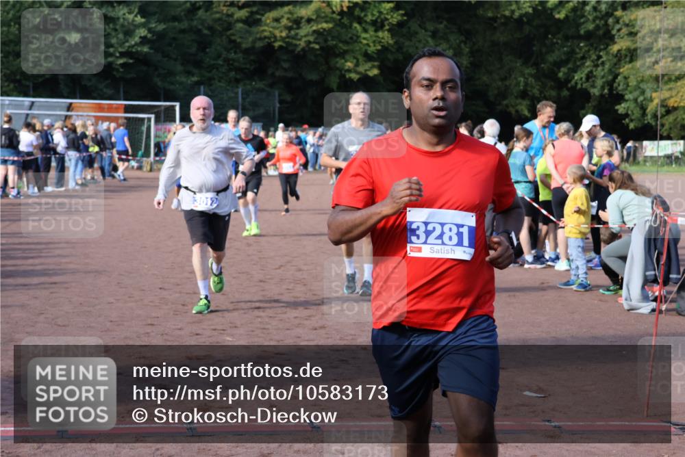 27.09.2026 - 35. Volkslauf durch das schöne Alstertal Strokosch-Dieckow http://msf.ph/oto/10583173 27.09.2026 11:29:44 Ziel 3012, 3210, 3241, 3253, 3263, 3281, 3413 meine-sportfotos.de