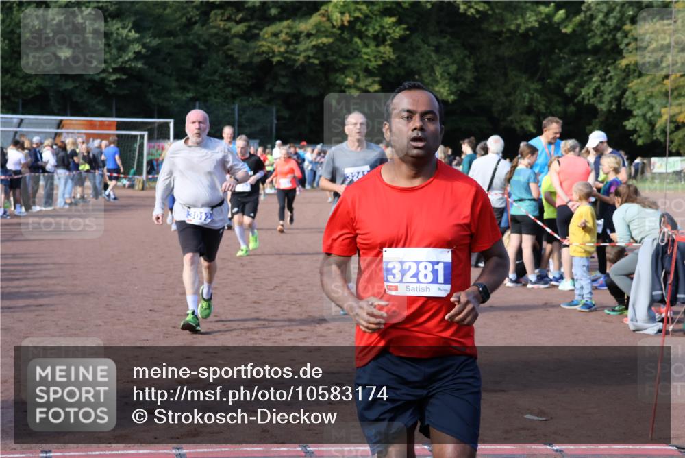 27.09.2026 - 35. Volkslauf durch das schöne Alstertal Strokosch-Dieckow http://msf.ph/oto/10583174 27.09.2026 11:29:44 Ziel 3012, 3210, 3241, 3253, 3263, 3281, 3413 meine-sportfotos.de