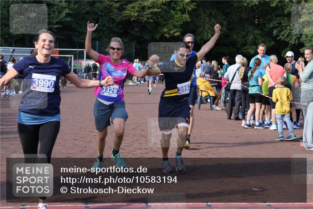 27.09.2026 - 35. Volkslauf durch das schöne Alstertal Strokosch-Dieckow http://msf.ph/oto/10583194 27.09.2026 11:29:35 Ziel 1413, 3061, 3210, 3281, 3328, 3990, 3992 meine-sportfotos.de