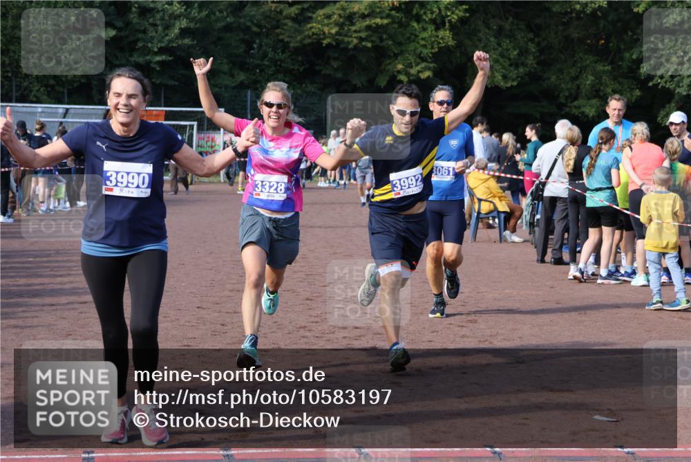 27.09.2026 - 35. Volkslauf durch das schöne Alstertal Strokosch-Dieckow http://msf.ph/oto/10583197 27.09.2026 11:29:35 Ziel 1413, 3061, 3210, 3281, 3328, 3990, 3992 meine-sportfotos.de