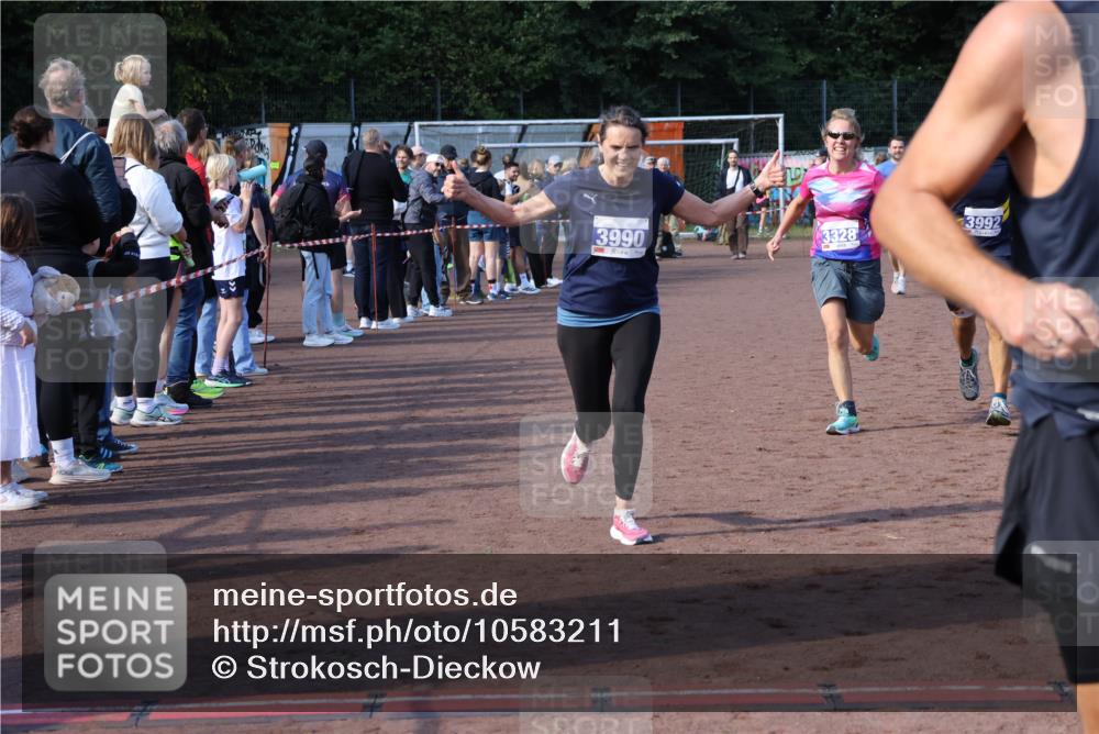 27.09.2026 - 35. Volkslauf durch das schöne Alstertal Strokosch-Dieckow http://msf.ph/oto/10583211 27.09.2026 11:29:34 Ziel 1413, 3061, 3210, 3328, 3409, 3990, 3992 meine-sportfotos.de