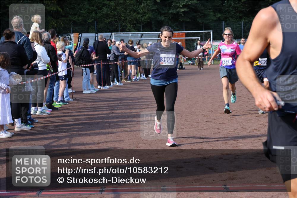 27.09.2026 - 35. Volkslauf durch das schöne Alstertal Strokosch-Dieckow http://msf.ph/oto/10583212 27.09.2026 11:29:34 Ziel 1413, 3061, 3210, 3328, 3409, 3990, 3992 meine-sportfotos.de