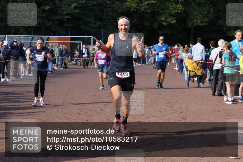 27.09.2026 - 35. Volkslauf durch das schöne Alstertal Strokosch-Dieckow http://msf.ph/oto/10583217 27.09.2026 11:29:32 Ziel 1413, 3061, 3328, 3409, 3990, 3992 meine-sportfotos.de