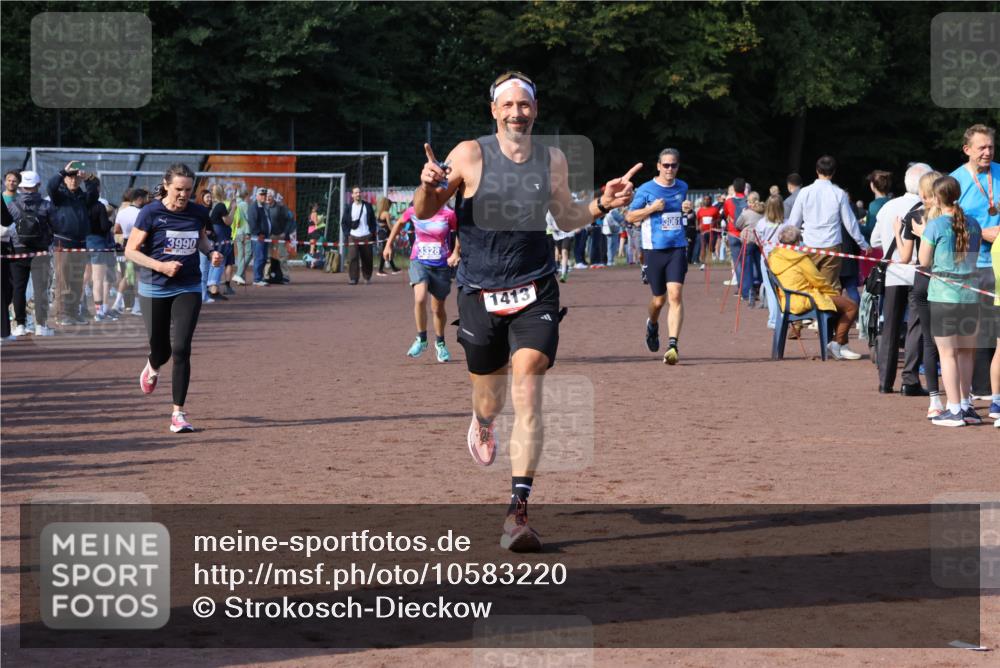 27.09.2026 - 35. Volkslauf durch das schöne Alstertal Strokosch-Dieckow http://msf.ph/oto/10583220 27.09.2026 11:29:32 Ziel 1413, 3061, 3328, 3409, 3990, 3992 meine-sportfotos.de