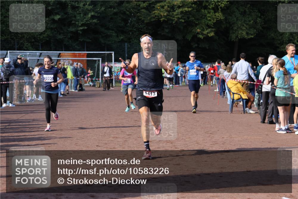 27.09.2026 - 35. Volkslauf durch das schöne Alstertal Strokosch-Dieckow http://msf.ph/oto/10583226 27.09.2026 11:29:31 Ziel 1413, 3061, 3328, 3409, 3990, 3992 meine-sportfotos.de