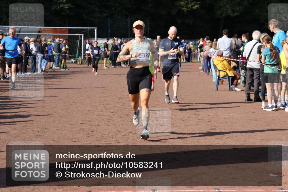 27.09.2026 - 35. Volkslauf durch das schöne Alstertal Strokosch-Dieckow http://msf.ph/oto/10583241 27.09.2026 11:29:23 Ziel 3091, 3237, 3402, 3409 meine-sportfotos.de