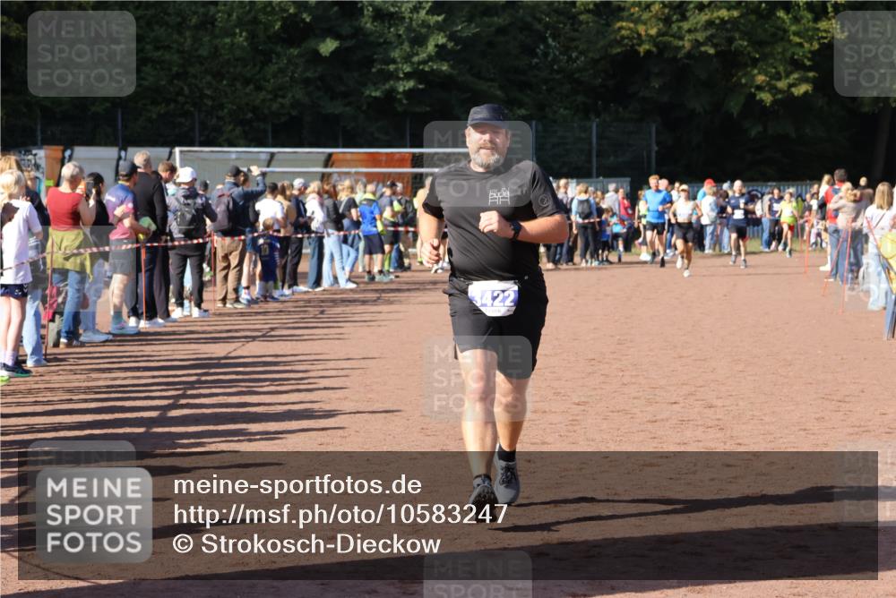 27.09.2026 - 35. Volkslauf durch das schöne Alstertal Strokosch-Dieckow http://msf.ph/oto/10583247 27.09.2026 11:29:15 Ziel 3371, 3422 meine-sportfotos.de