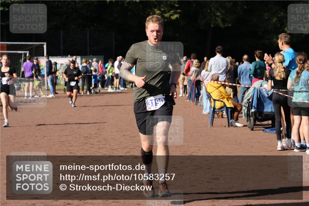 27.09.2026 - 35. Volkslauf durch das schöne Alstertal Strokosch-Dieckow http://msf.ph/oto/10583257 27.09.2026 11:29:06 Ziel 3145, 3190, 3371 meine-sportfotos.de