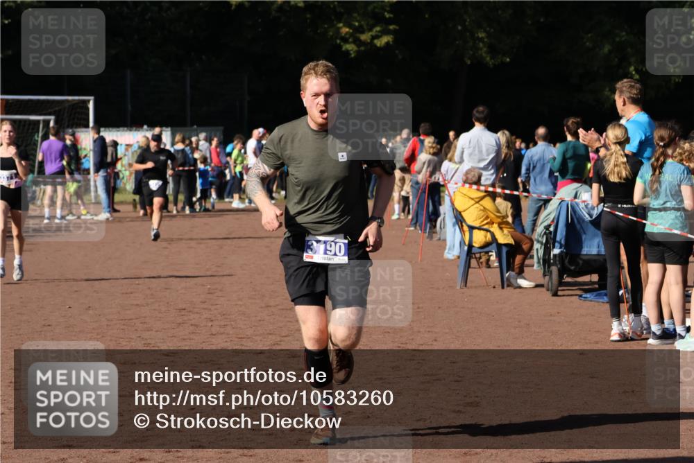 27.09.2026 - 35. Volkslauf durch das schöne Alstertal Strokosch-Dieckow http://msf.ph/oto/10583260 27.09.2026 11:29:05 Ziel 3145, 3190, 3371 meine-sportfotos.de