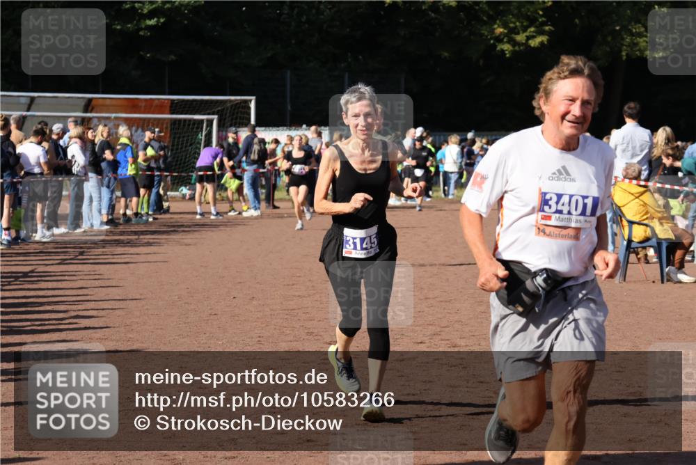 27.09.2026 - 35. Volkslauf durch das schöne Alstertal Strokosch-Dieckow http://msf.ph/oto/10583266 27.09.2026 11:29:01 Ziel 3145, 3190, 3401 meine-sportfotos.de